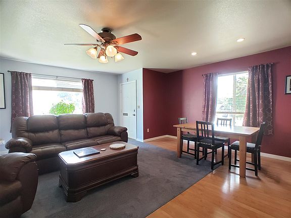 2nd image of 423 S Oregon St