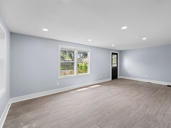 4th image of 50 Maple Ln