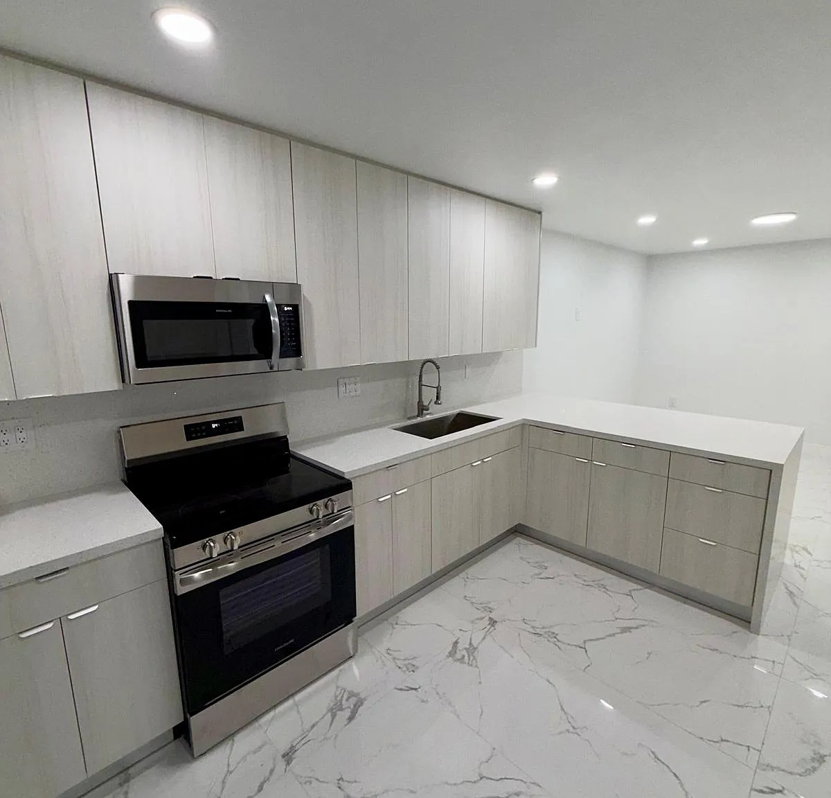3 bed, 2.0 bath, 1200 sqft, $3,500 — Photo 4