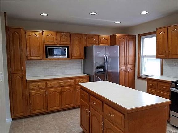 4th image of 709 Hall St Fl 1ST