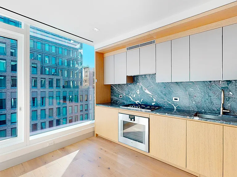 101 W 14th St #8B — Photo 7