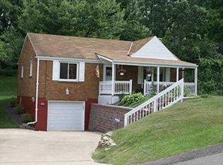 25 Essex Dr, Coraopolis, PA 15108