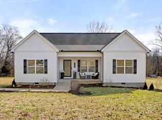 1007 Edgewood Dr, Dickson, TN 37055
