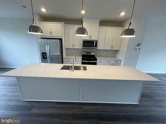 2nd image of 9389 Barnes Loop