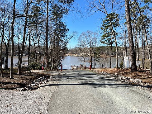 5th image of 42 Lakeview Dr