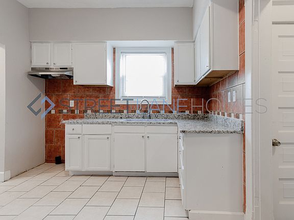 4th image of 42 Parkview Ave