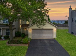 154 Horizon Cir, Carol Stream, IL 60188