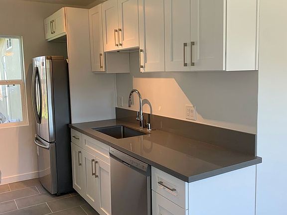 3rd image of 3530 Edgehill Dr #3530