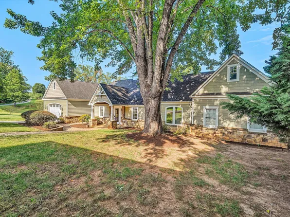255 Plantation Dr, Penhook, VA 24137