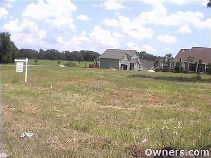 2nd image of 3265 Endicott Dr