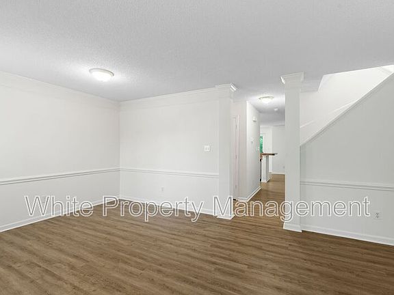 4th image of 15505 Dehavilland Dr