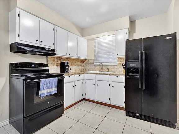 4th image of 930 Creager St