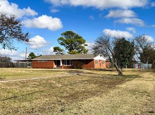 500 E Iowa St, Walters, OK 73572