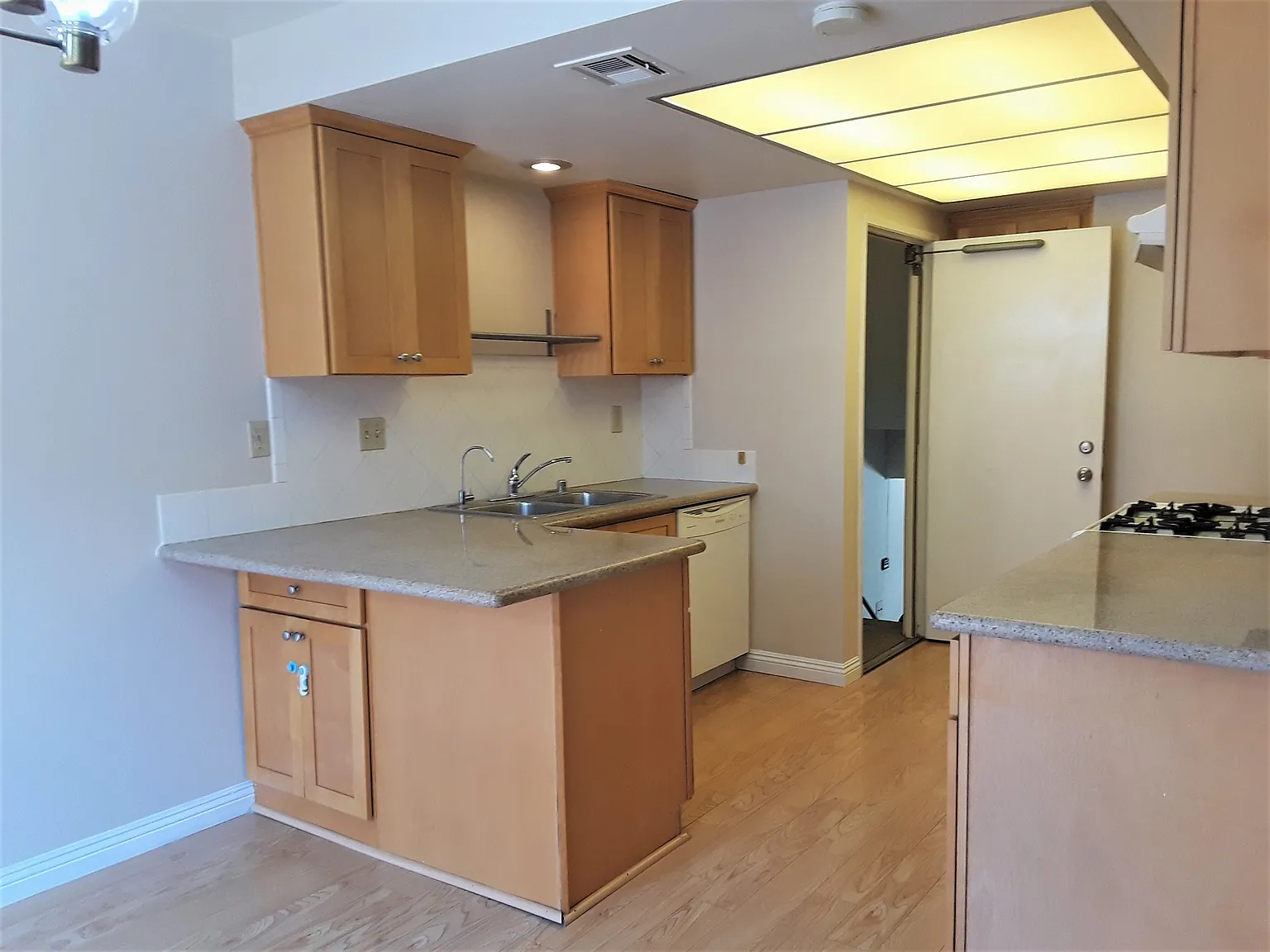 4 bed, 1514 sqft, $3,185 — Photo 2