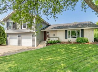 22W130 Sheffield Pl, Glen Ellyn, IL 60137