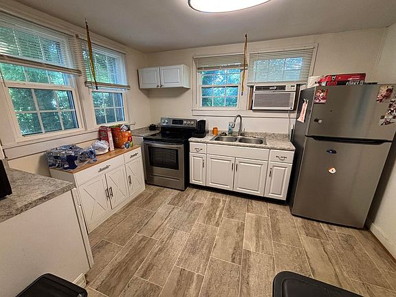 3rd image of 309 Culberson Ave