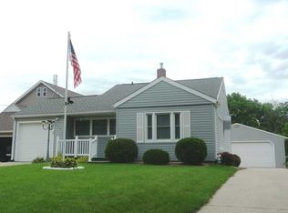 357 20th St NW, Cedar Rapids, IA 52405