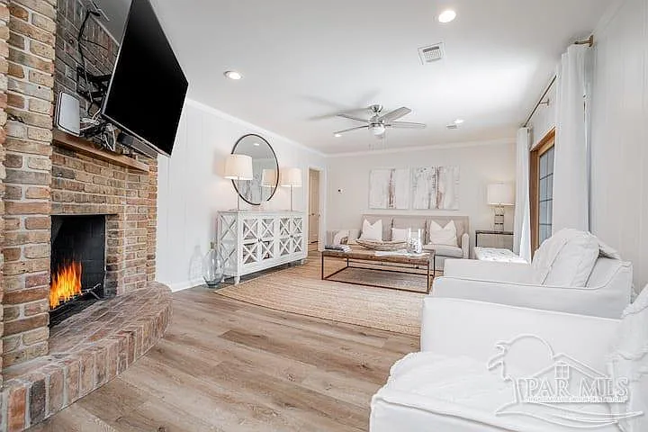 4095 Aiken Rd — Photo 4