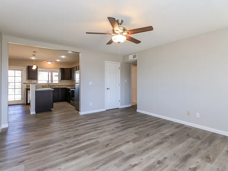 5716 S Roberts Rd — Photo 4