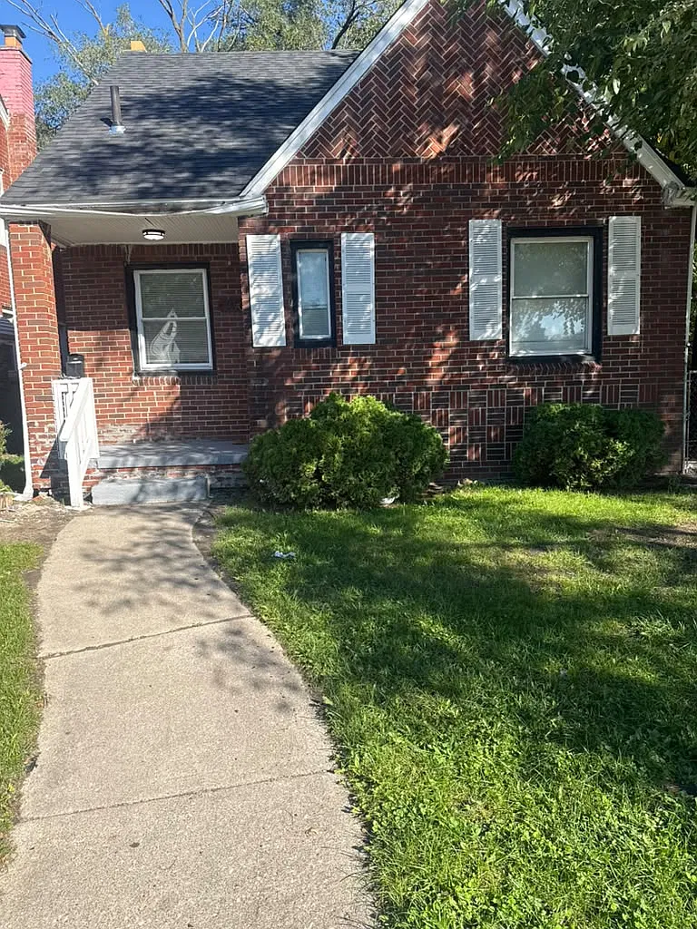3 bed, 850 sqft, $1,450 — Photo 1