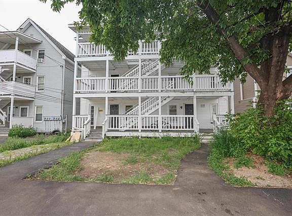 Clean parking area and easy access to the unit leading into kitchen from porch