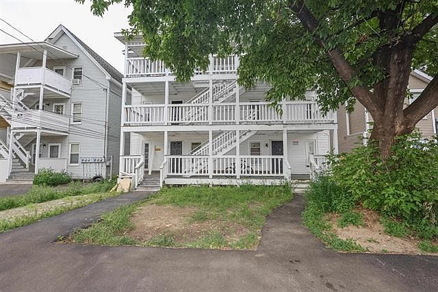 Clean parking area and easy access to the unit leading into kitchen from porch