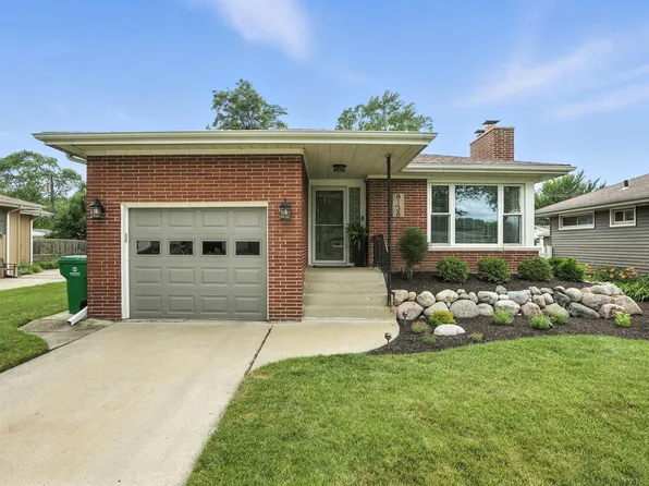 8138 Kooy Dr, Munster, IN 46321