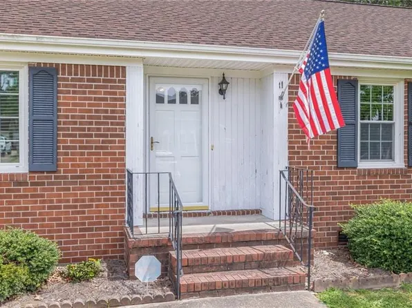 1220 Brigade Dr, Chesapeake, VA 23322