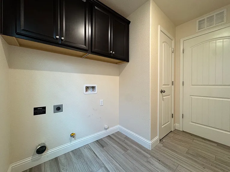 391 W Maclure Ave — Photo 22
