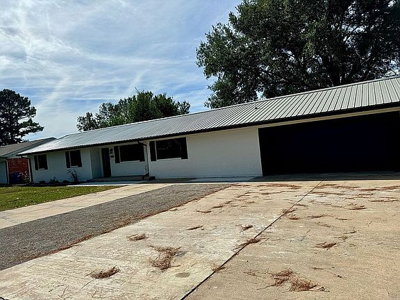 2nd image of 900 Dollins St