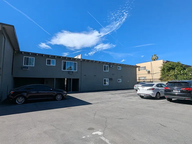 6220 Lemona Ave — Photo 12