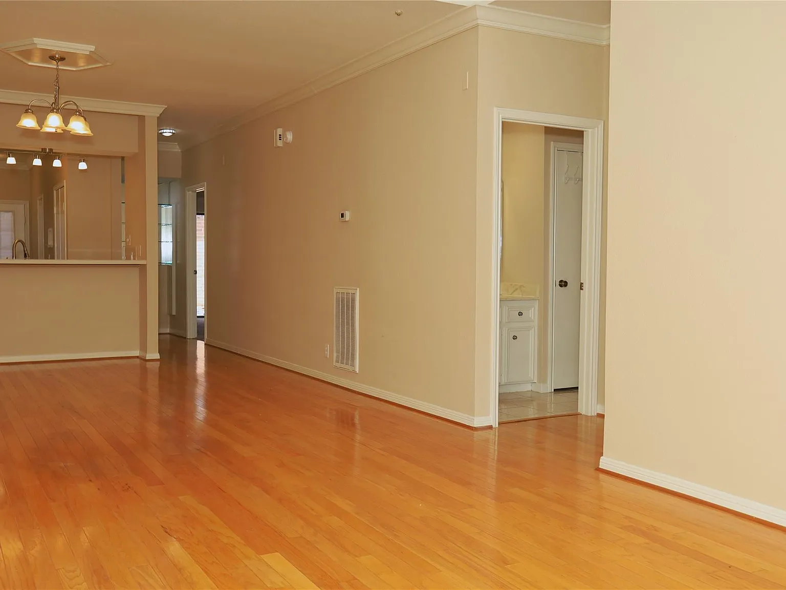 2 bed, 2.0 bath, 1340 sqft, $1,950 — Photo 3