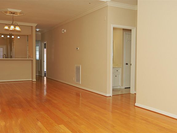 3rd image of 107 Manor Pl