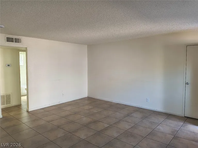 504 Calcaterra Cir #B — Photo 5