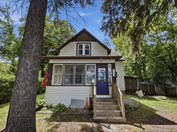 523 10th St S, Moorhead, MN 56560