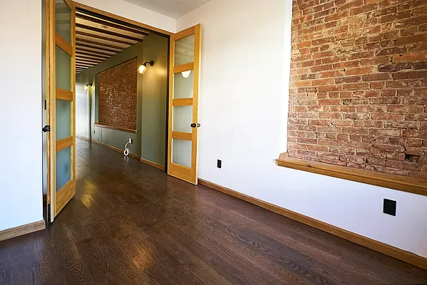 Rented by Lodger Corp | media 10