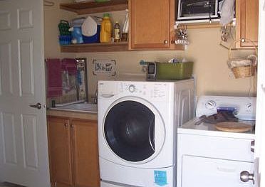 Laundry Room w/washer/dryer