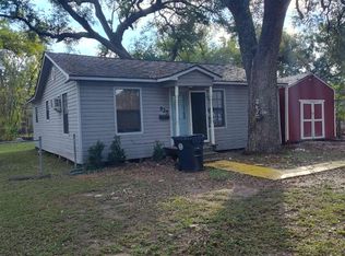 925 Meyer St, Clute, TX 77531