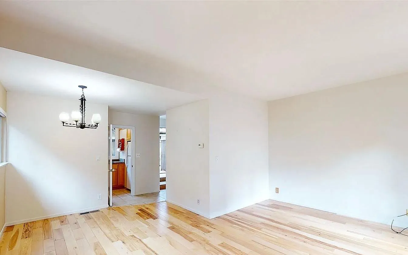 917 Hough Ave — Photo 2