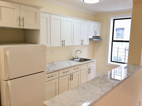 3rd image of 1124 Stratford Ave APT 3G