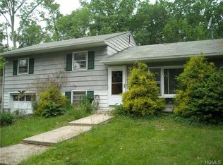 317 Oregon Trl, Shawangunk, NY 12566