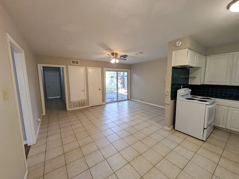 2109 Coronado Pl — Photo 5