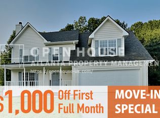 1555 Rose Pointe Dr, Loganville, GA 30052