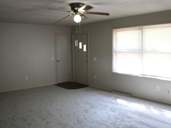 4th image of 2526 SE Colorado Ave
