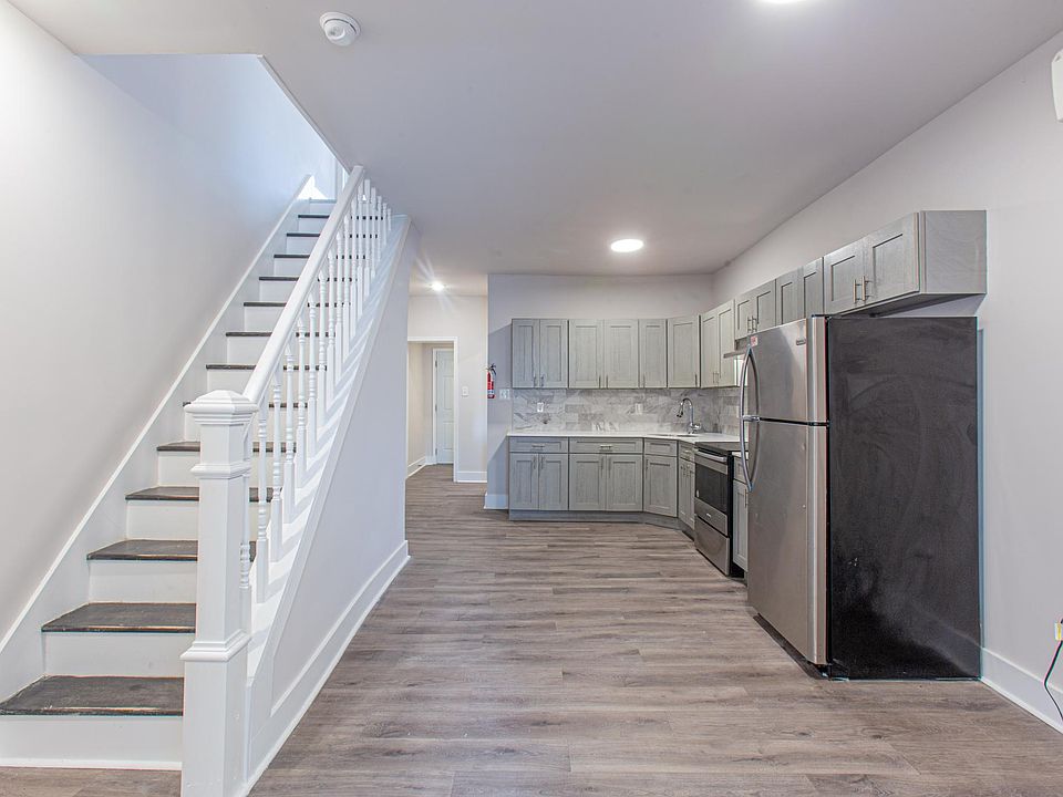1st image of 2208 W Oakdale St #20