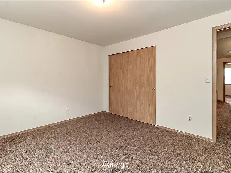 1027 Nepean Dr SE — Photo 15