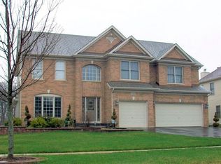 899 Tipperary St, Gilberts, IL 60136