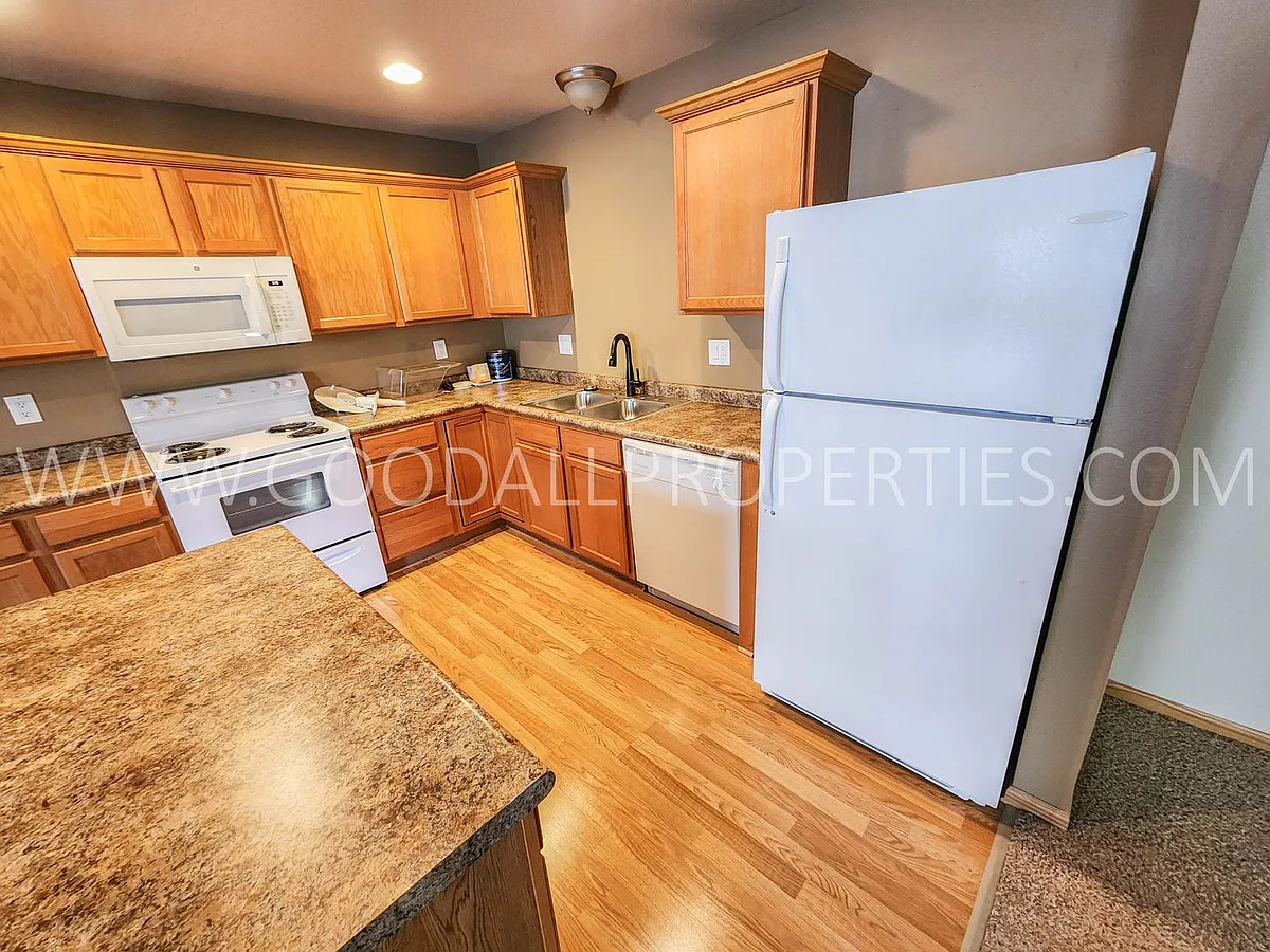 Building Photo - 1116 Redstone Ln