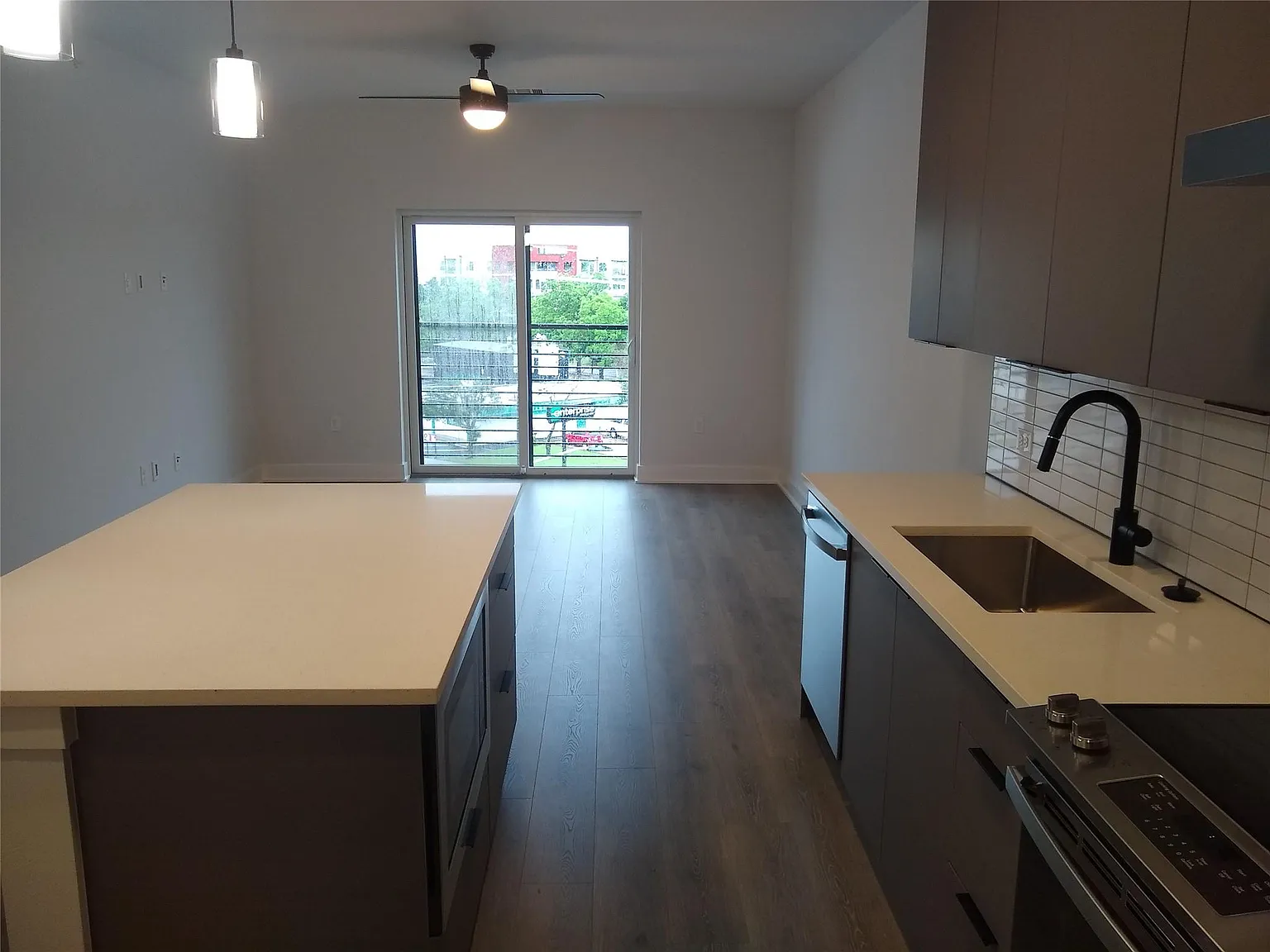 1 bed, 1.0 bath, 682 sqft, $1,750 — Photo 3