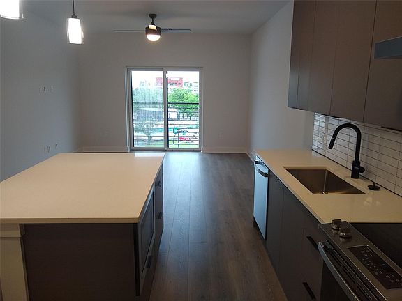 3rd image of 2220 Webberville Rd #403